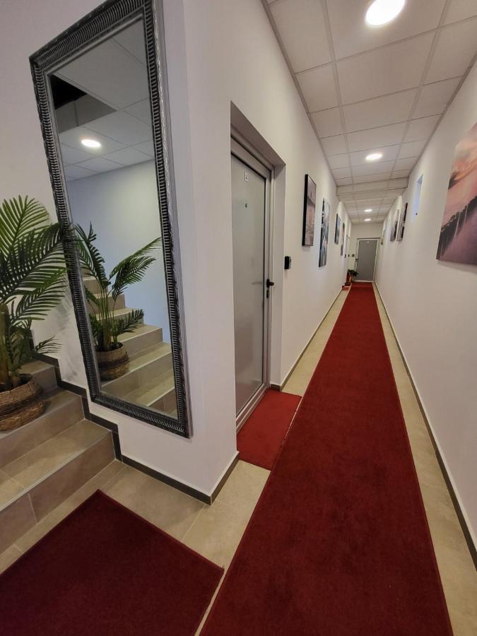 Sky Lux Apartmani Surčin エクステリア 写真