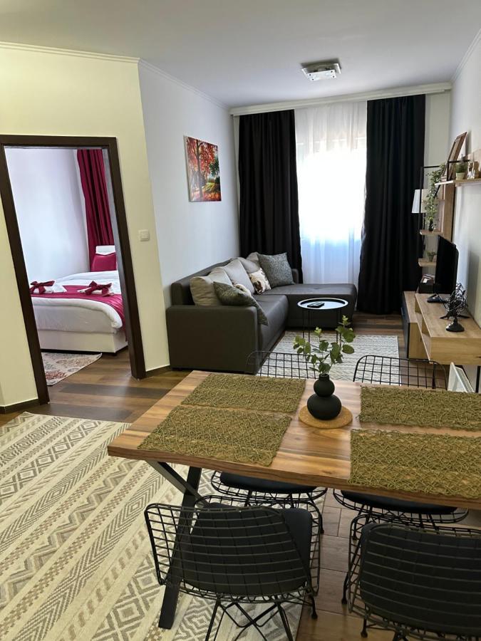 Sky Lux Apartmani Surčin エクステリア 写真