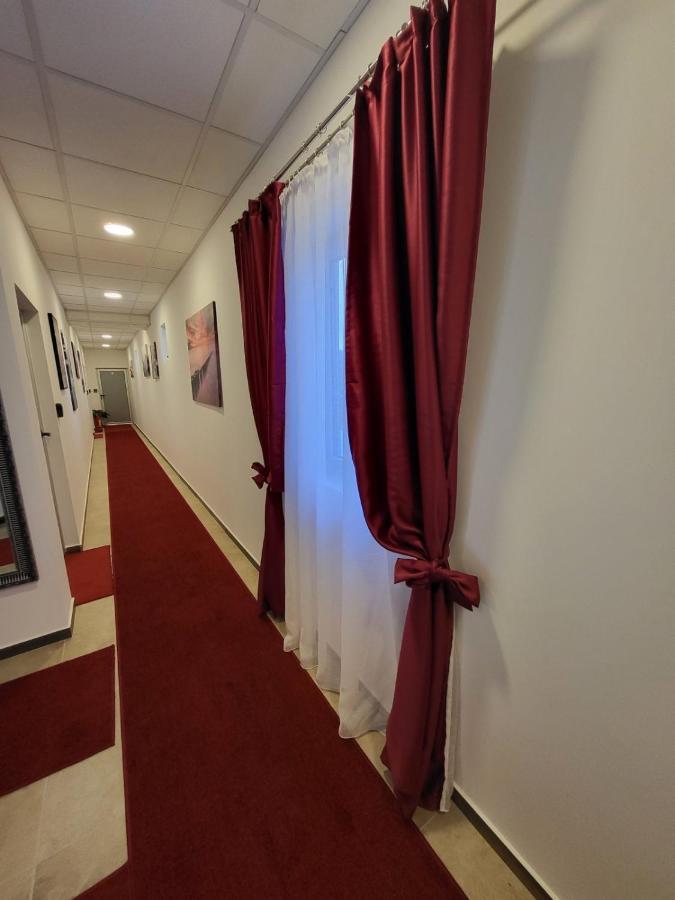 Sky Lux Apartmani Surčin エクステリア 写真