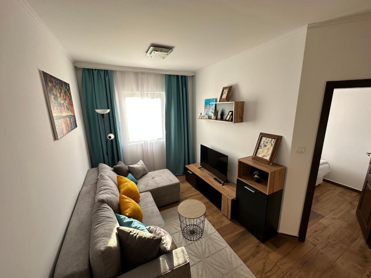 Sky Lux Apartmani Surčin エクステリア 写真