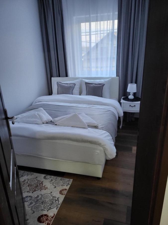 Sky Lux Apartmani Surčin エクステリア 写真