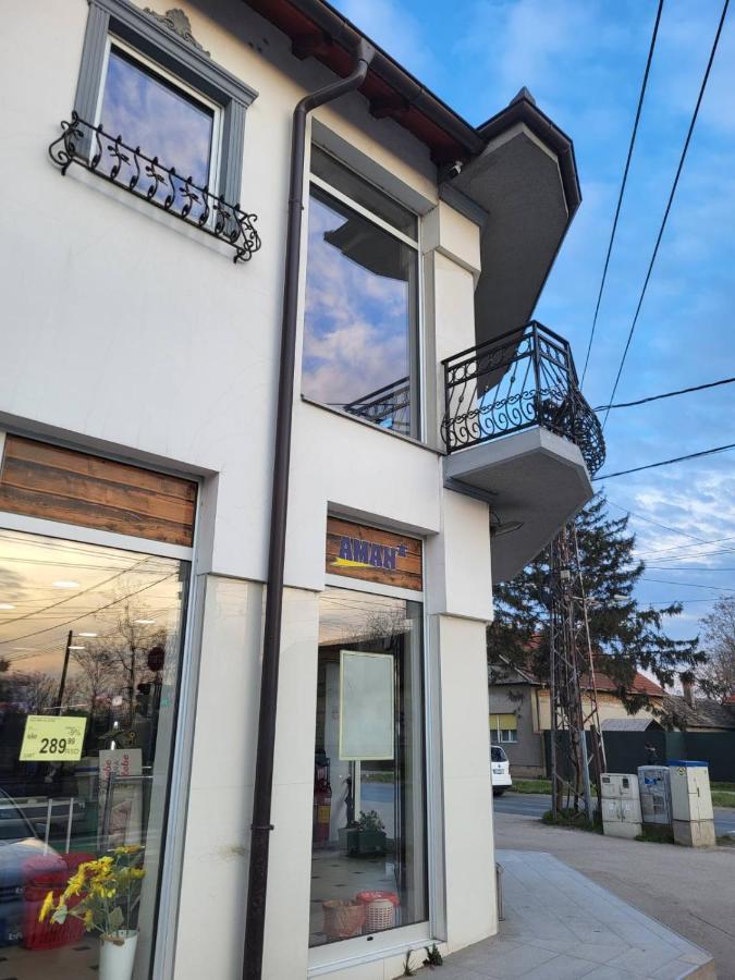Sky Lux Apartmani Surčin エクステリア 写真